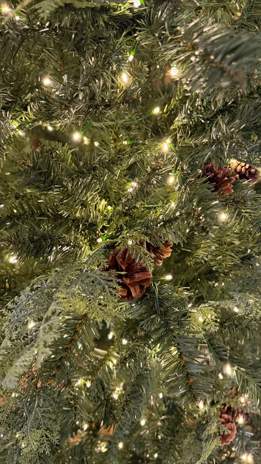 Árvore de Natal Click – Montagem em Segundos com Luzes Embutidas e Pinhas Naturais - Promoção Natal antecipado